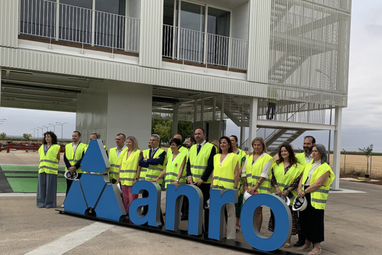 Isabel Rodríguez impulsa la construcción de edificios sostenibles con Anrobox